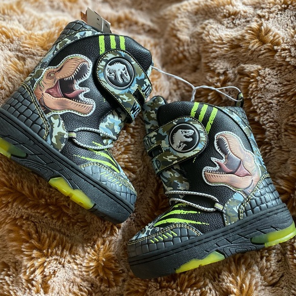 NWT Jurassic Park lighted footwear boys boots in size 8 - Picture 1 of 5